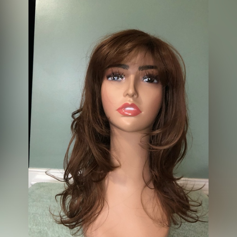 Wig - medium auburn long Layered Wig size average
